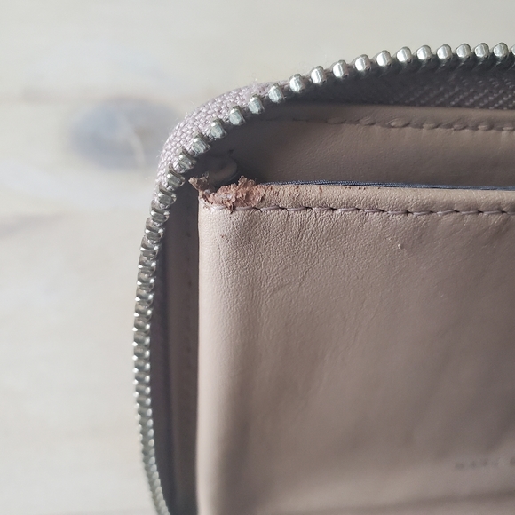 MARC BY MARC JACOBS 'New Q Wingman' - Picture 5 of 6